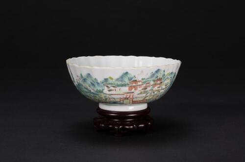 Qing-A Famille-Glazed �Landscrap� Bowl