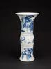 Qing Kangxi - A Blue and white figures and flowers beaker vase - 4