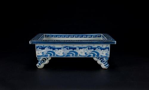 Qing Qianlong - A Blue And White Narcissus Flower Pot