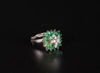 A Emerald and Diamend (Flower)Lady Ring