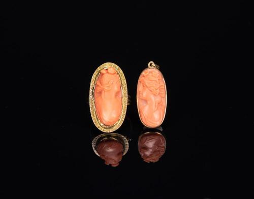 A set Of Coral Ring And Pendant