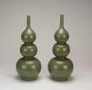 Early 20 th Century- A Pair Of Celadon Glazed Gourd Shape Vases�Da Qing Yongzheng Nain Zhi� Mark - 2