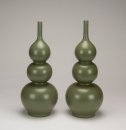 Early 20 th Century- A Pair Of Celadon Glazed Gourd Shape Vases�Da Qing Yongzheng Nain Zhi� Mark - 3