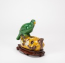 Qing - Verte San Cai ‘Bird And Plum’ Ewer (Woodstand) - 2