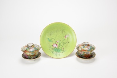 Qing - A Lime Green Famille - Glazed Dish and A Pair Of Glit Famille - Glazed Flowers Tea Cup with Cover And Holders