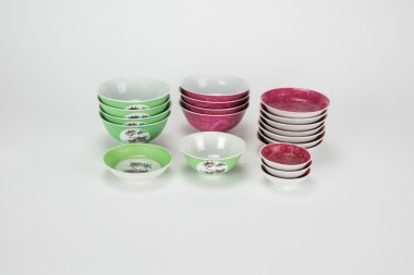 Republic-A Rose Red And Green Glazed Dishes And Bowles (total 20 pcs)