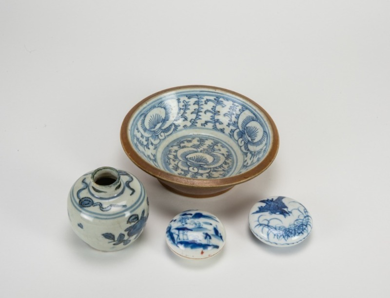 Qing - A Total Of Four Blue And White Jar,Dish and Two Paste Box