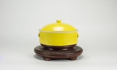 Late Qing/Republic - A Limon Yellow Glazed Cover Pot