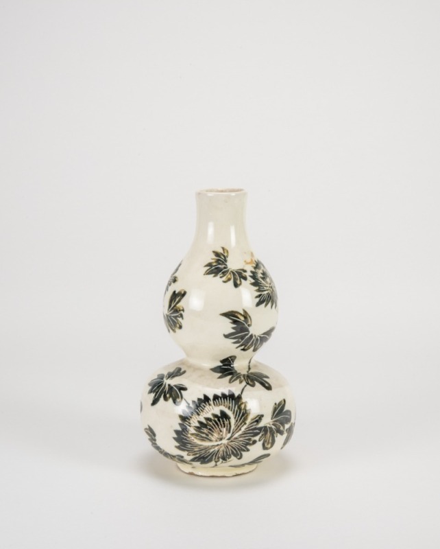 Early 20th Century - A White Glazed ‘Flower’ Goud Vase