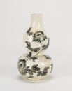 Early 20th Century - A White Glazed ‘Flower’ Goud Vase - 5