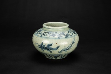 A Blue And White ‘ Fishes And Seaweed’ Jar