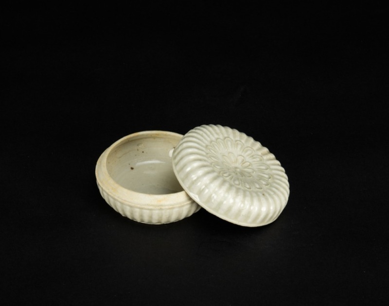 Qing - A White Glazed Chrysanthemum Shape Paste Box And Cover