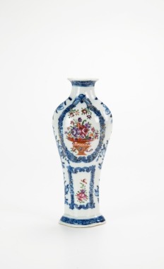 Late Qing/Republic-A Glit Blue And White Guang Cai Vase