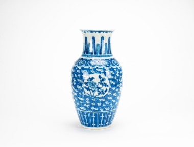 Late Qing Republic- A Blue And Whhite ‘Flowers’ Vase