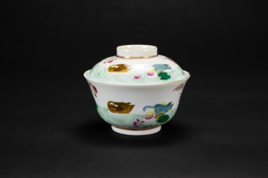 Qing Xianfeng - A Famille-Glazed ‘Mandarin Duck Lotus Pond’ Cover Cup.