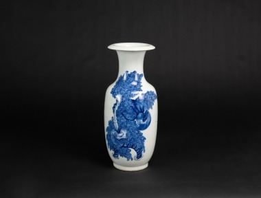 Late Qing Republic-A Beautiful Blue And White’ Lion’ Vase