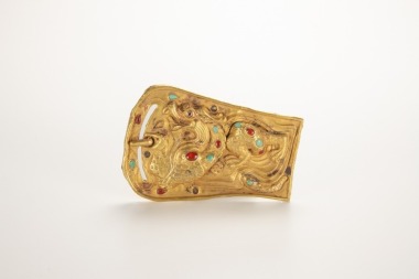Tang Dynasty- A Glod Inlaid Turquosie And Amber Mold ‘Dragon’ Pattern Belt-Buckle