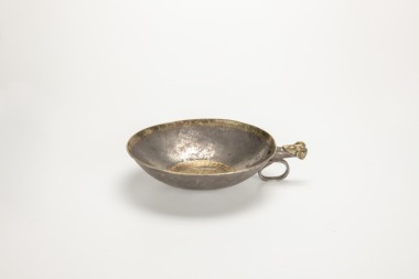Tang Dynasty-A Bold Rare Gilt-Silver Handled Cup