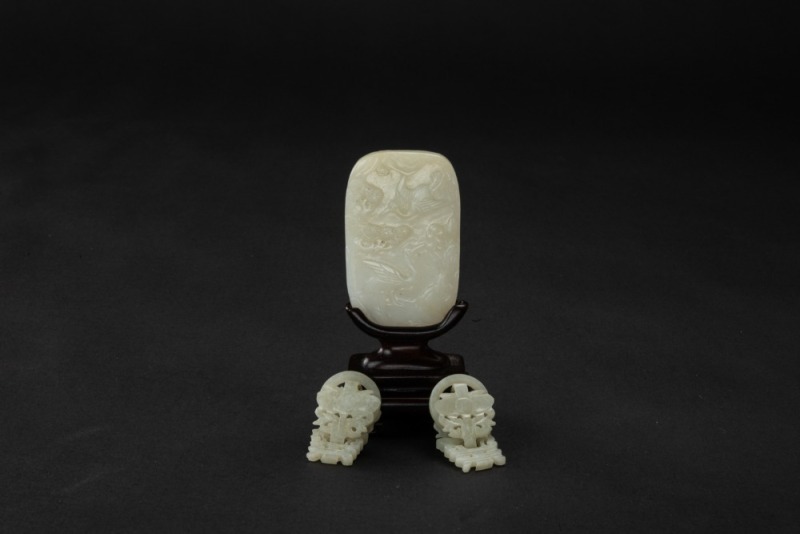 Republic - A Pair Of White Jade Earring And A White Pendant