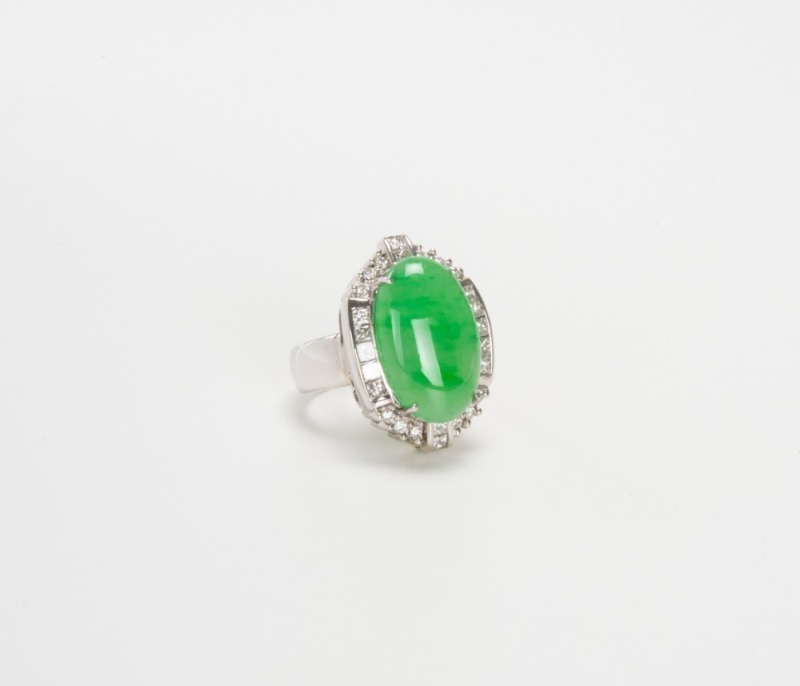 18K White Gold And Diamonds Mounted Green Jadeite Ring