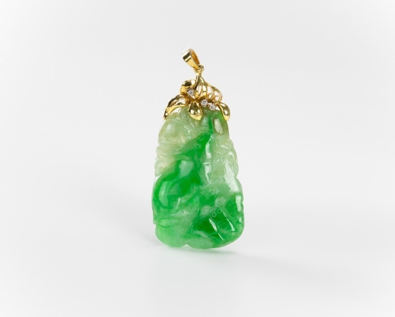 14K Gold And Diamond Mounted Green Jadeite Carved ‘Rabbit’ Pendant