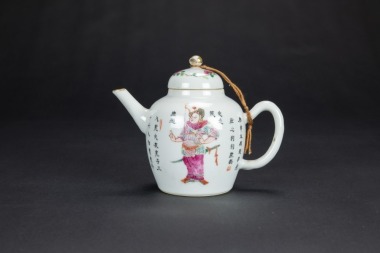 Qing-A Famille-Glazed ‘Warriors’ Tea Pot