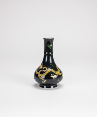 Kangxi-A Black Ground Sancai ‘Dragon’ Vase.