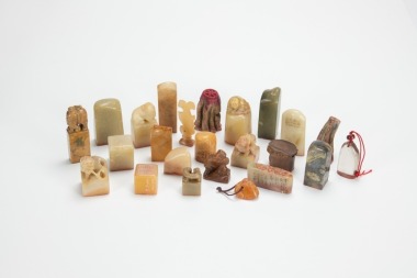 A Group Of Twenty-Four Old Stone Seals(24ps)