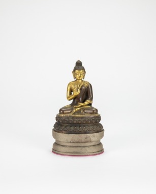 Qing - A Gilt-Bronze Figure Of Amoghasiddha ( with Stand )