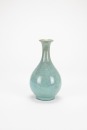 A Celadon Glazed Crackle Form ‘ Yu Huchun’ Vase - 3