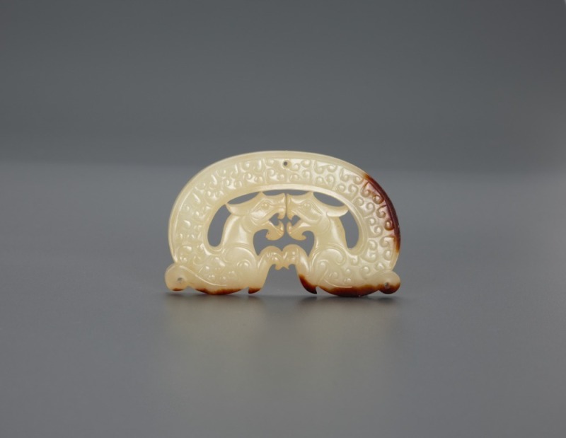 A Chinese Double Dragon Jade Pendant (Warring States Period)