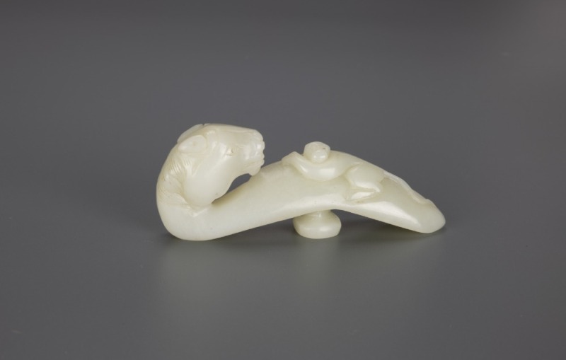 A Chinese White Jade Belt - Buckle Carved ‘Horese And Monkey’ (Qing Dynasty)