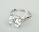 A Round Brilliant Diamond Mounted Platinum Gold Ring. - 5