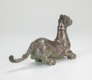 A Chinese Silver-Inlaid Bronze Insert Turquoise’Phoenix Head Tiger Shape’ Zhen, (Warring State Period) - 6