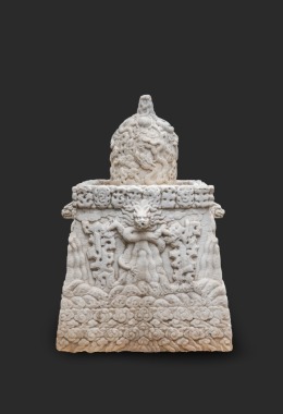 A Very Important Chinese White Stone Carved ‘Dragon’ Water Fountain (Late Ming/Qinglong)