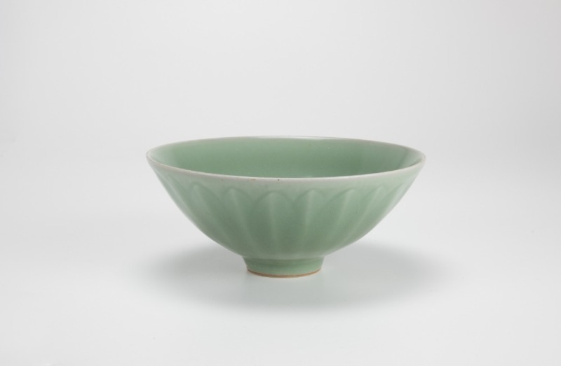 A Chinese Celadon Glazed Longquan Carved ‘Lotus’ Pattern Bowl (Song Dynasty)