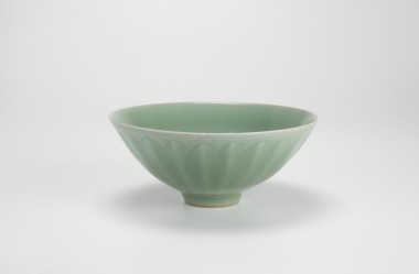 A Chinese Celadon Glazed Longquan Carved ‘Lotus’ Pattern Bowl (Song Dynasty)