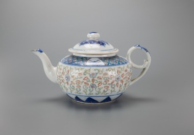 A Chinese Doucai Teapot (Late Qing) ‘Da Qing Guangxu Nain Zhi’ Mark