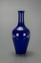 A Chinese Blue And White ‘Fu, Lu And Shou’ Plate And Sacrificial Blue Glazed Vase (2 ps) - 2