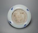 A Chinese Blue And White ‘Fu, Lu And Shou’ Plate And Sacrificial Blue Glazed Vase (2 ps) - 7