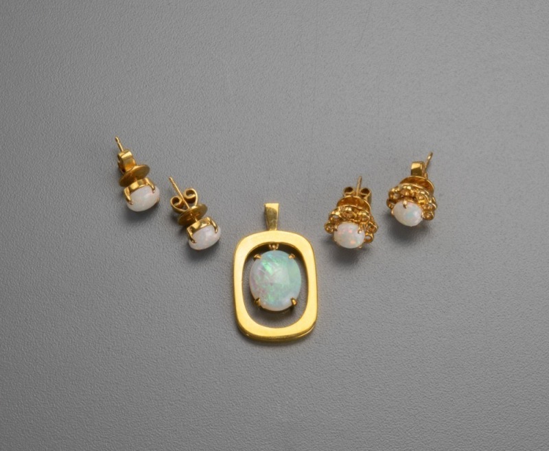 A Opal Pendant And Two Pair of Earring