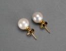 A Set of Pearl Necklace And Earring - 5