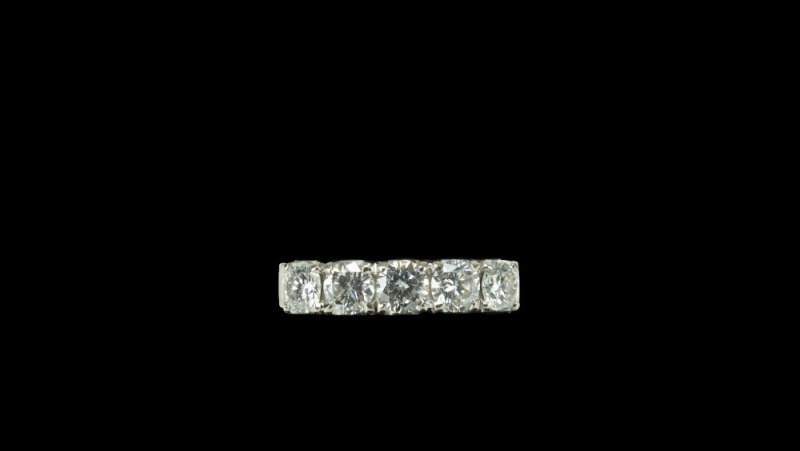 Five small Diamond Stud Mounted 18k White Gold Ring