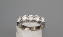 Five small Diamond Stud Mounted 18k White Gold Ring - 5