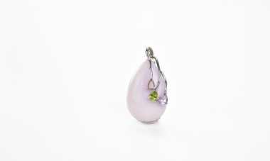 A Lavender Jadeite Pear Shape Pendant