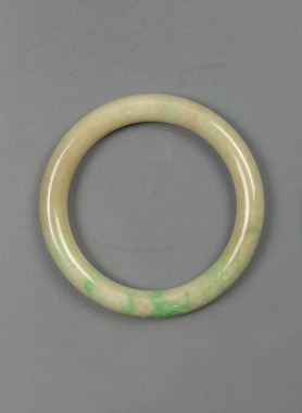 A Natural Jadeite Bangle