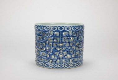 A Blue And White Porcelain Carved&rsquo;Double Chilung&rsquo; Brush Pot.