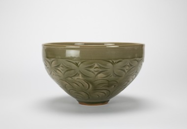 A Yaozhou Kiln Green Glaze Craved &lsquo;Flowers&rsquo; Bowl