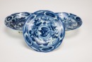 A Group Of Eight Chinese Blue And White Dishes And CuPcs(8 Pcs). - 3