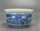 A Blue And White &lsquo;Floral Scroll&rsquo; Flower Pot. - 3